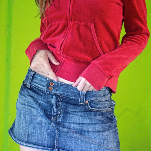 Y2K Guess Mini Skirt - Picture 2 of 6